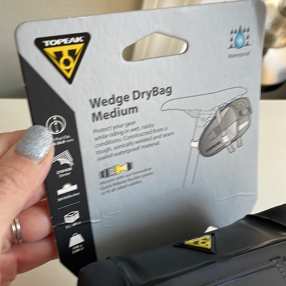 NWT Topeak Cycling Wedge Drybag With Strap Mount (Black, Medium) - Picture 6 of 7